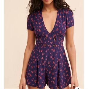 NWOT Urban Outfitters Juliette Navy Heart Print V-Neck Short Sleeve Romper XS